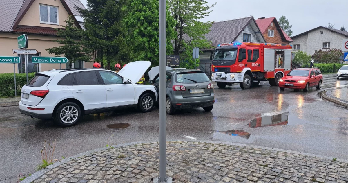 Zderzenie pojazdów na skrzyżowaniu sprawczyni pouczona