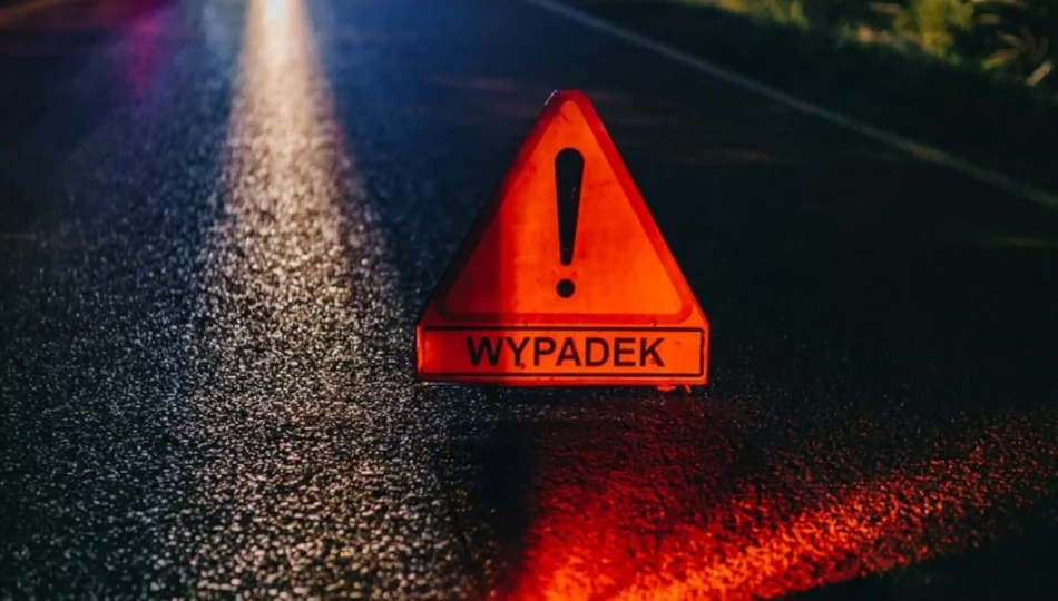 Czołowe zderzenie na DK 28. Cztery osoby trafiły do szpitala - zdjęcie 1