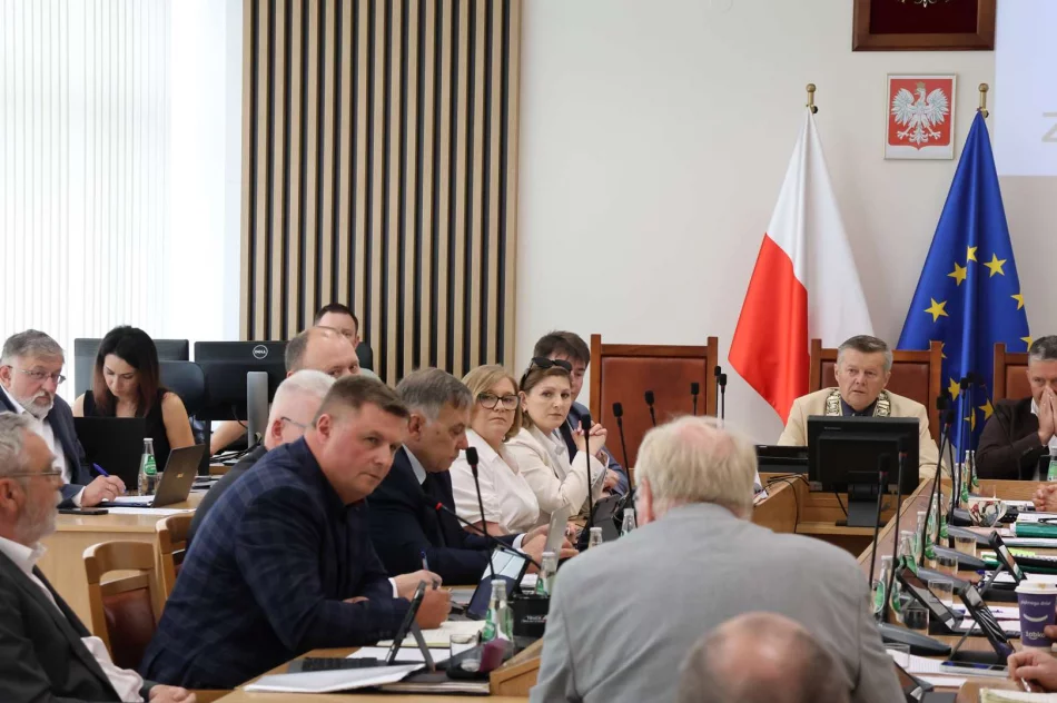 XXXII Sesja Rady Miasta Limanowa – Burmistrz Jolanta Juszkiewicz z wotum zaufania i absolutorium za wykonanie budżetu za 2025 rok - zdjęcie 13