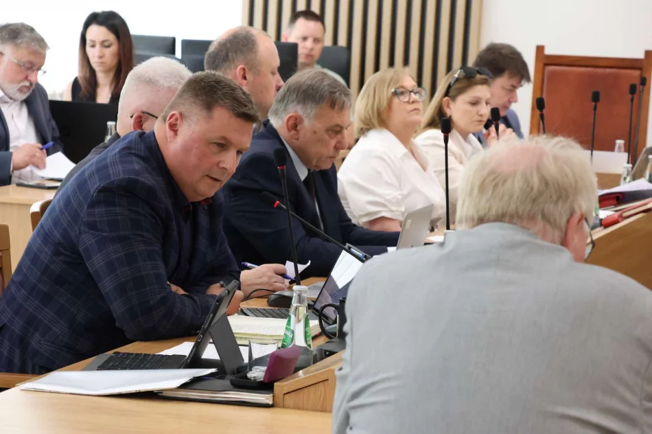 XXXII Sesja Rady Miasta Limanowa – Burmistrz Jolanta Juszkiewicz z wotum zaufania i absolutorium za wykonanie budżetu za 2025 rok - zdjęcie 14