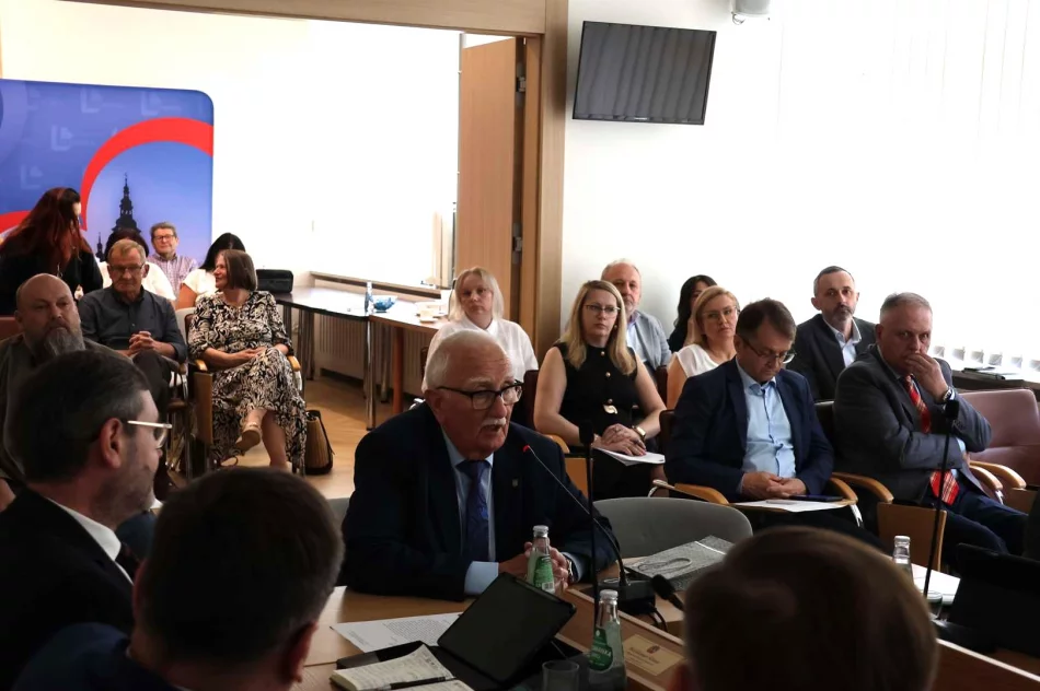 XXXII Sesja Rady Miasta Limanowa – Burmistrz Jolanta Juszkiewicz z wotum zaufania i absolutorium za wykonanie budżetu za 2025 rok - zdjęcie 17