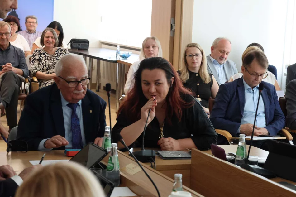 XXXII Sesja Rady Miasta Limanowa – Burmistrz Jolanta Juszkiewicz z wotum zaufania i absolutorium za wykonanie budżetu za 2025 rok - zdjęcie 19