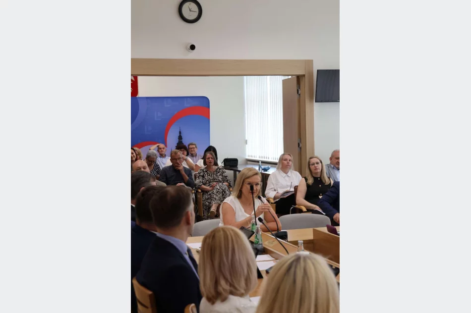 XXXII Sesja Rady Miasta Limanowa – Burmistrz Jolanta Juszkiewicz z wotum zaufania i absolutorium za wykonanie budżetu za 2025 rok - zdjęcie 20
