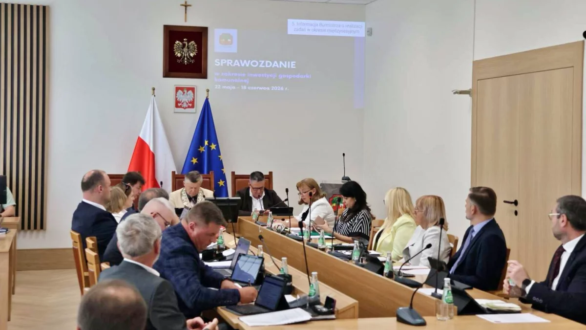 Sala obrad Rady Miasta Limanowa podczas debaty radnych nad raportem o stanie miasta