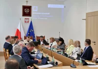 Niejednogłośne wotum zaufania - zdjęcie główne