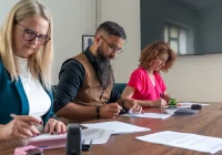 Umowa na II etap „Drogi przez Wieś” w Kasinie Wielkiej podpisana - zdjęcie główne
