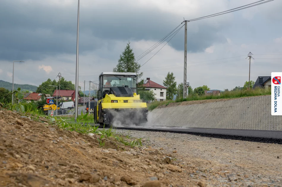 Umowa na II etap „Drogi przez Wieś” w Kasinie Wielkiej podpisana - zdjęcie 4