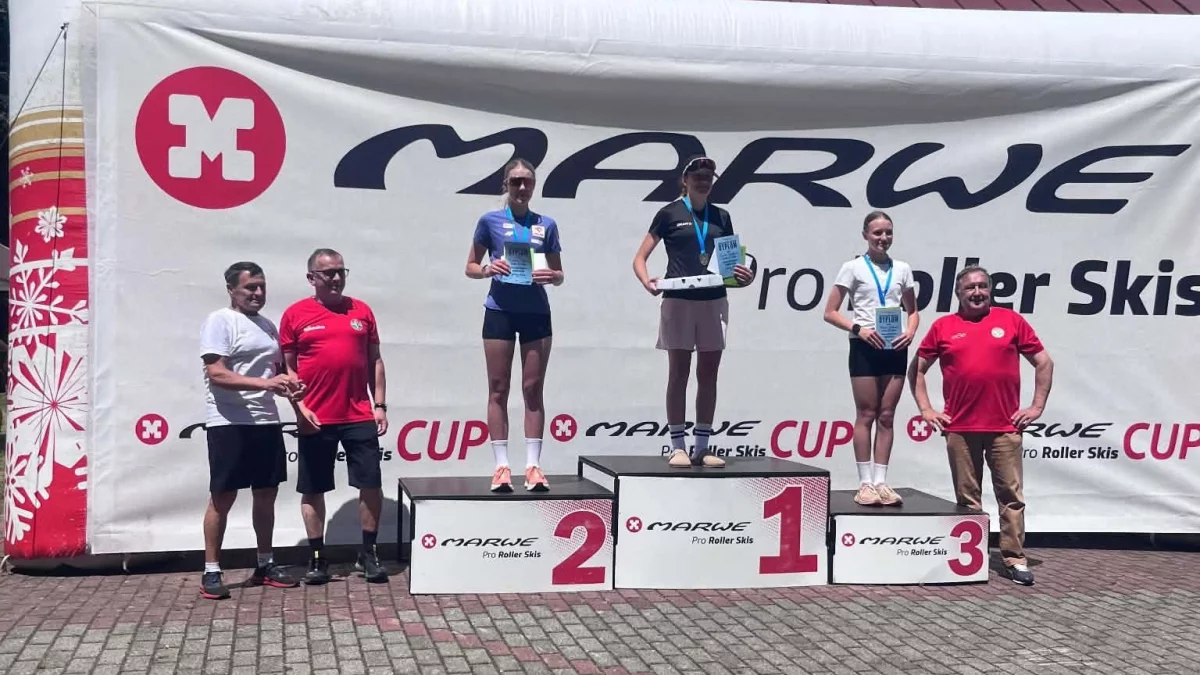 Zawodnicy z powiatu limanowskiego na podium zawodów z cyklu Marwe Cup/Fot. Witów Ski Mszana Górna (Facebook)