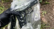 Broń, granat i sprzęt do produkcji amfetaminy. Dziesięciu podejrzanych w areszcie - zdjęcie 3