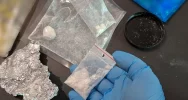 Broń, granat i sprzęt do produkcji amfetaminy. Dziesięciu podejrzanych w areszcie - zdjęcie 4