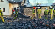 Nocny pożar zabudowań - ewakuowano siedem osób i stado bydła - zdjęcie 3