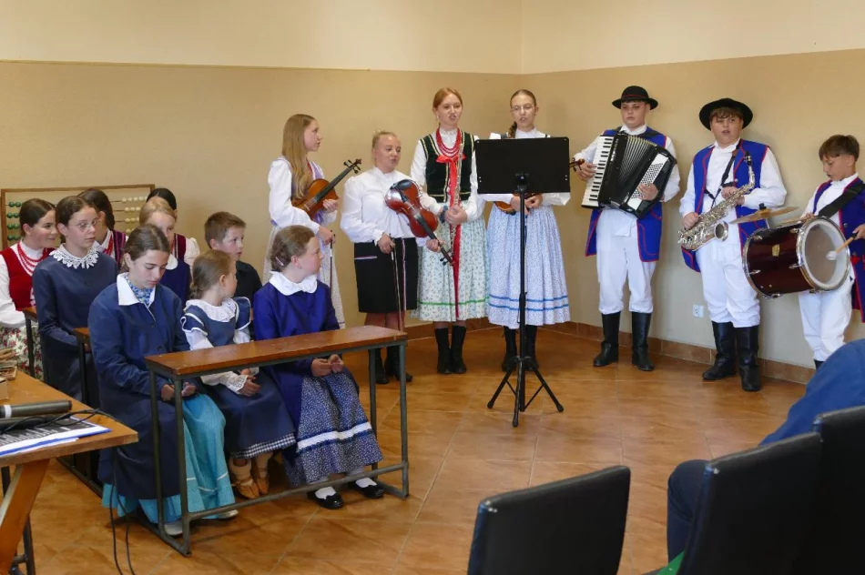 Gwara, tradycja i młode pokolenie – niezwykły spektakl „Czerwone Korale" - zdjęcie 6