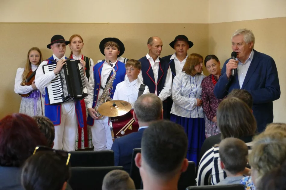 Gwara, tradycja i młode pokolenie – niezwykły spektakl „Czerwone Korale" - zdjęcie 10