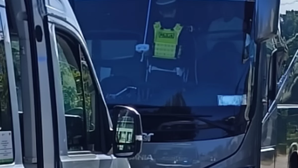 Nietrzeźwy kierowca autokaru miał zabrać młodzież na wycieczkę