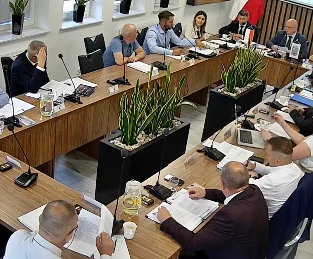 Alarm bombowy przerwał sesję Rady Gminy - zdjęcie główne