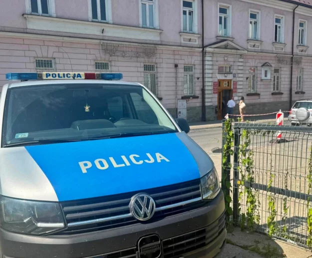 Ewakuacja kolejnego urzędu - zdjęcie główne