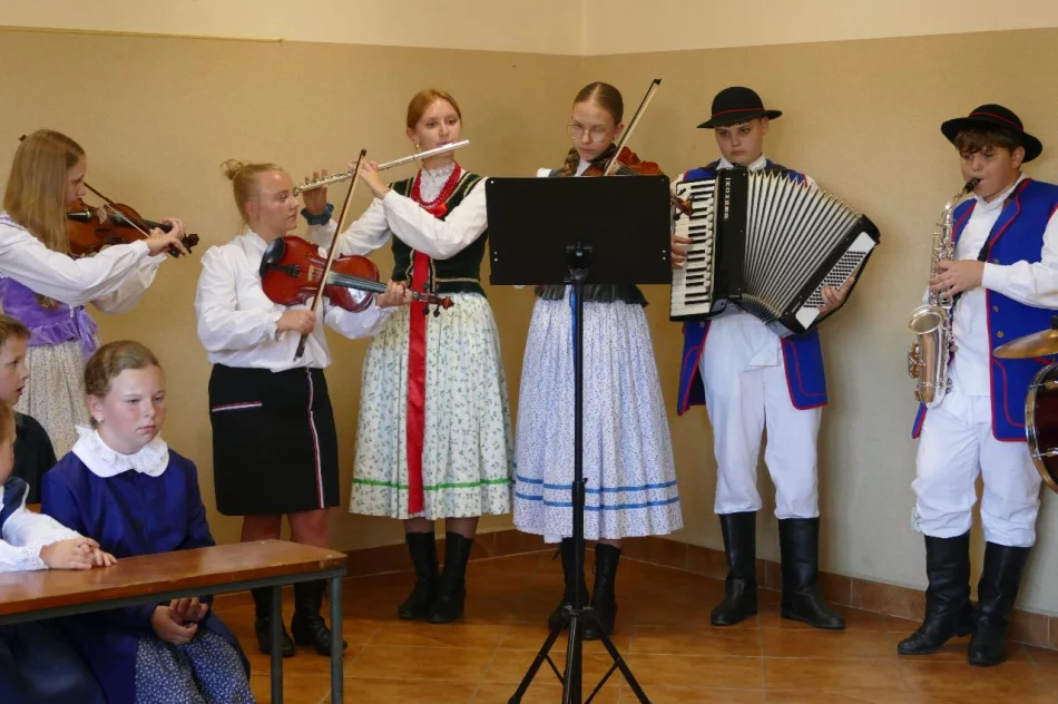 Gwara lachowska w spektaklu młodzieży - zdjęcie 5