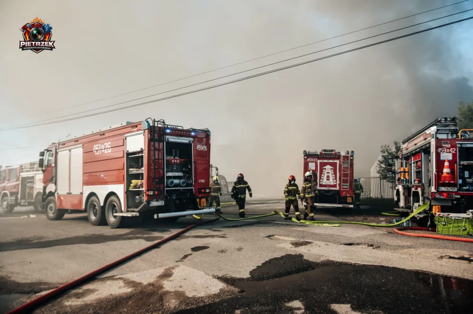 Ewakuacja, ranny mężczyzna i 140 strażaków w akcji (ZDJĘCIA)  - zdjęcie 2