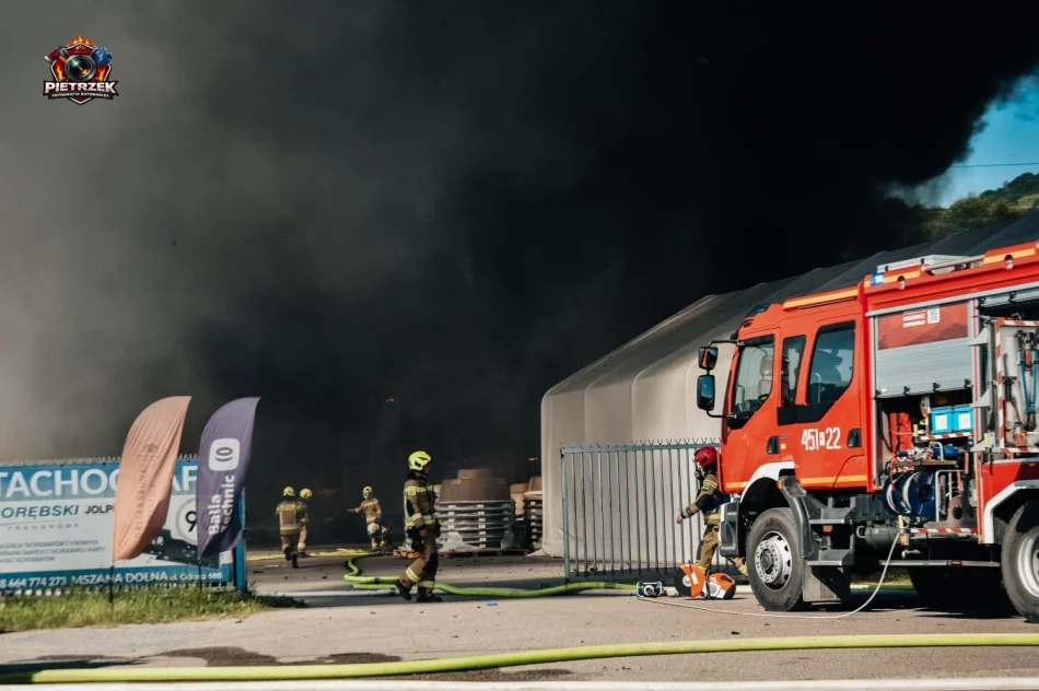 Ewakuacja, ranny mężczyzna i 140 strażaków w akcji (ZDJĘCIA)  - zdjęcie 4