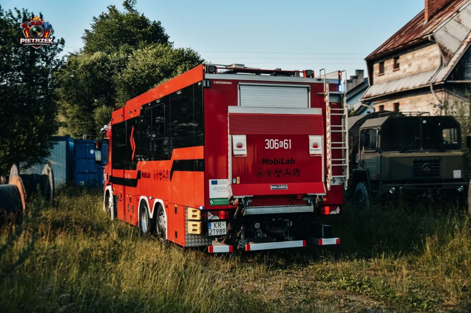 Ewakuacja, ranny mężczyzna i 140 strażaków w akcji (ZDJĘCIA)  - zdjęcie 10