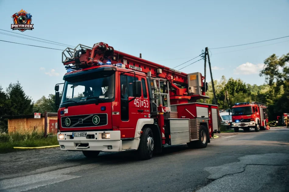 Ewakuacja, ranny mężczyzna i 140 strażaków w akcji (ZDJĘCIA)  - zdjęcie 11
