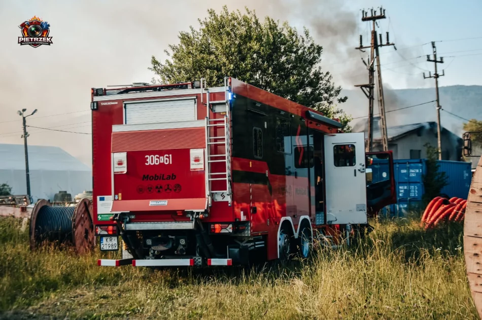 Ewakuacja, ranny mężczyzna i 140 strażaków w akcji (ZDJĘCIA)  - zdjęcie 14