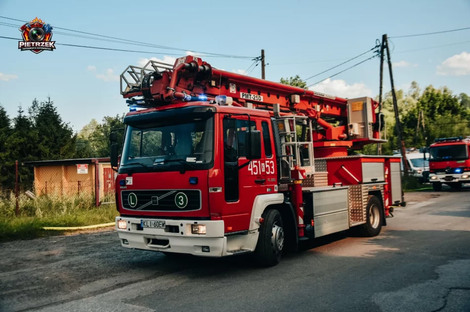 Ewakuacja, ranny mężczyzna i 140 strażaków w akcji (ZDJĘCIA)  - zdjęcie 17
