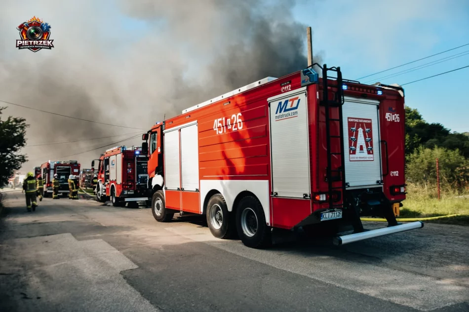Ewakuacja, ranny mężczyzna i 140 strażaków w akcji (ZDJĘCIA)  - zdjęcie 20