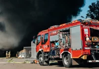 Ewakuacja, ranny mężczyzna i 140 strażaków w akcji (ZDJĘCIA)  - zdjęcie główne