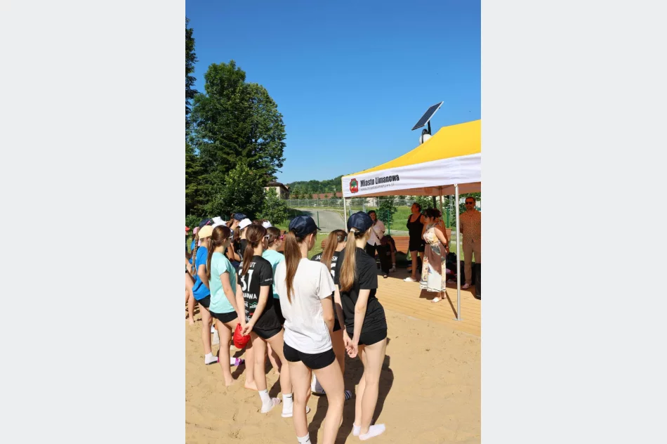 Turniej siatkówki plażowej i otwarcie basenu podczas Małopolskiego Dnia Dziecka - zdjęcie 3