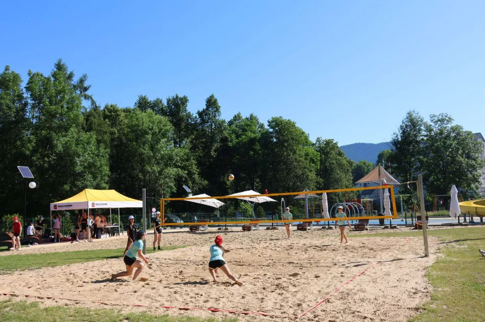 Turniej siatkówki plażowej i otwarcie basenu podczas Małopolskiego Dnia Dziecka - zdjęcie 8