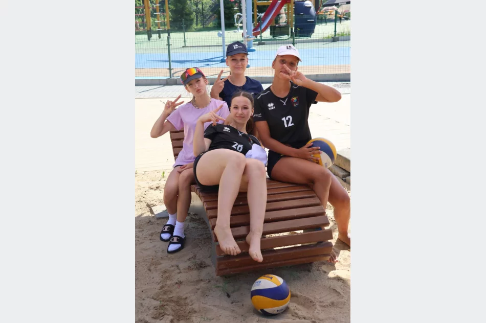 Turniej siatkówki plażowej i otwarcie basenu podczas Małopolskiego Dnia Dziecka - zdjęcie 11