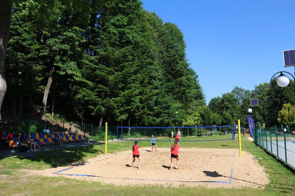 Turniej siatkówki plażowej i otwarcie basenu podczas Małopolskiego Dnia Dziecka - zdjęcie 12
