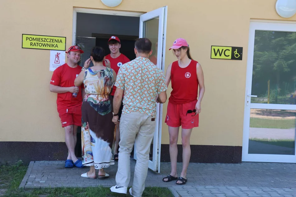 Turniej siatkówki plażowej i otwarcie basenu podczas Małopolskiego Dnia Dziecka - zdjęcie 14