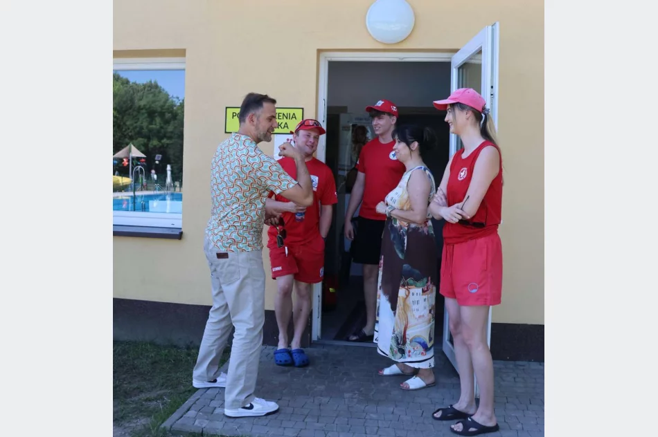 Turniej siatkówki plażowej i otwarcie basenu podczas Małopolskiego Dnia Dziecka - zdjęcie 16