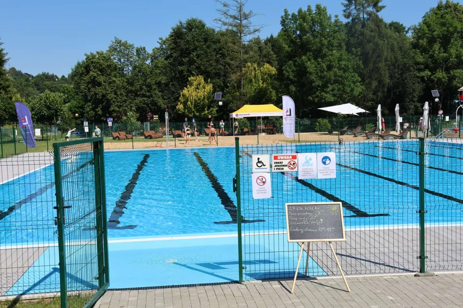Turniej siatkówki plażowej i otwarcie basenu podczas Małopolskiego Dnia Dziecka - zdjęcie 20