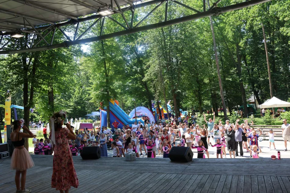 Święto pełne radości, edukacji i integracji – Małopolski Dzień Dziecka odbył się w Parku Miejskim - zdjęcie 12