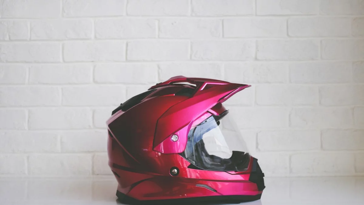 Najbezpieczniejsze kaski motocyklowe – jakie certyfikaty mają znaczenie?