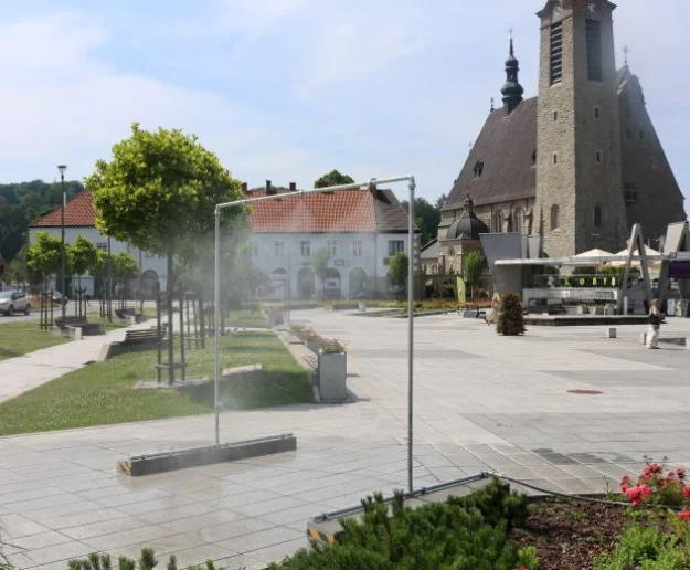 Letnie zmiany na limanowskim Rynku - Zdjęcie główne