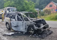 Auto stanęło w płomieniach podczas jazdy - zdjęcie główne