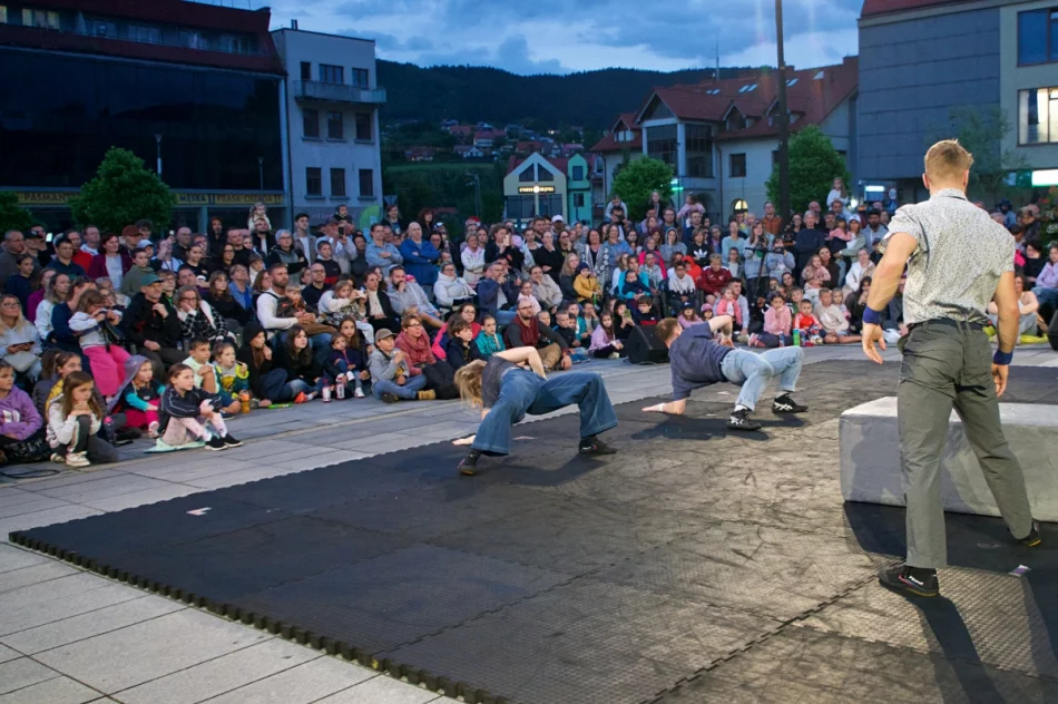 Rynek i ulice miasta stały się teatralną sceną (ZDJĘCIA, WIDEO) - zdjęcie 4
