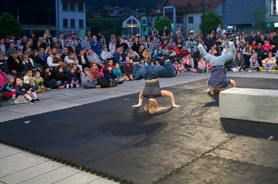 Rynek i ulice miasta stały się teatralną sceną (ZDJĘCIA, WIDEO) - zdjęcie 5