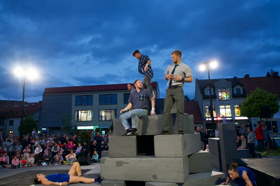 Rynek i ulice miasta stały się teatralną sceną (ZDJĘCIA, WIDEO) - zdjęcie 7