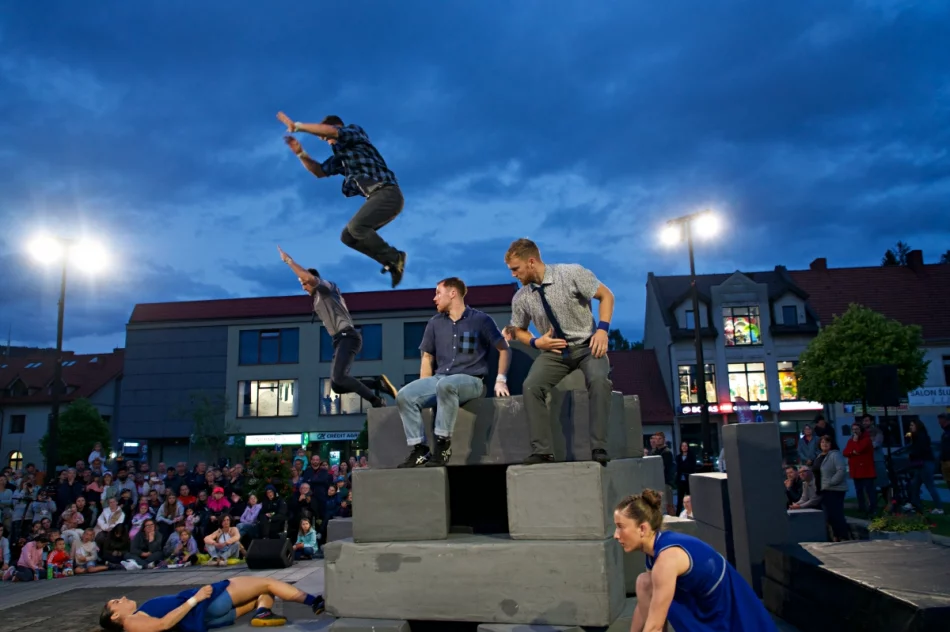 Rynek i ulice miasta stały się teatralną sceną (ZDJĘCIA, WIDEO) - zdjęcie 8