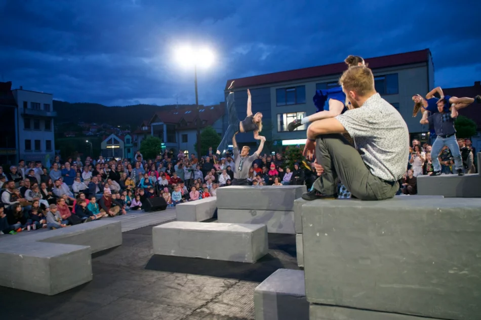 Rynek i ulice miasta stały się teatralną sceną (ZDJĘCIA, WIDEO) - zdjęcie 17