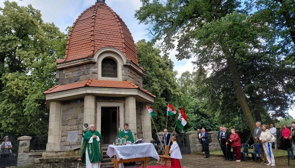 Modlitwa za poległych na Cmentarzu Wojennym na Jabłońcu - zdjęcie 1