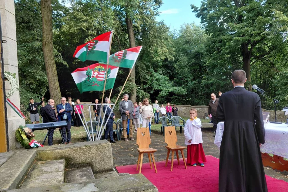 Modlitwa za poległych na Cmentarzu Wojennym na Jabłońcu - zdjęcie 2