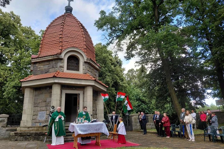 Modlitwa za poległych na Cmentarzu Wojennym na Jabłońcu - zdjęcie 11