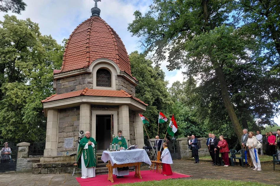 Modlitwa za poległych na Cmentarzu Wojennym na Jabłońcu - zdjęcie 12