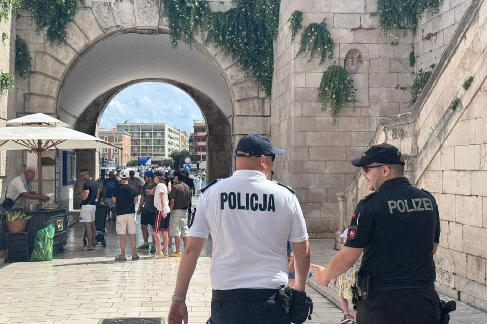 Polscy policjanci na wakacyjnych patrolach w Chorwacji i Bułgarii  - zdjęcie 2
